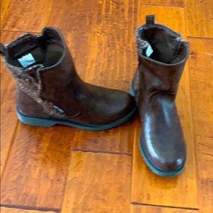 Muk Luks. Boots